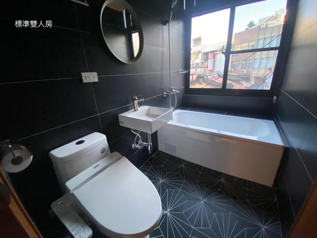 良文旅2館Ryou Hotel Vintage - II Tainan Buitenkant foto