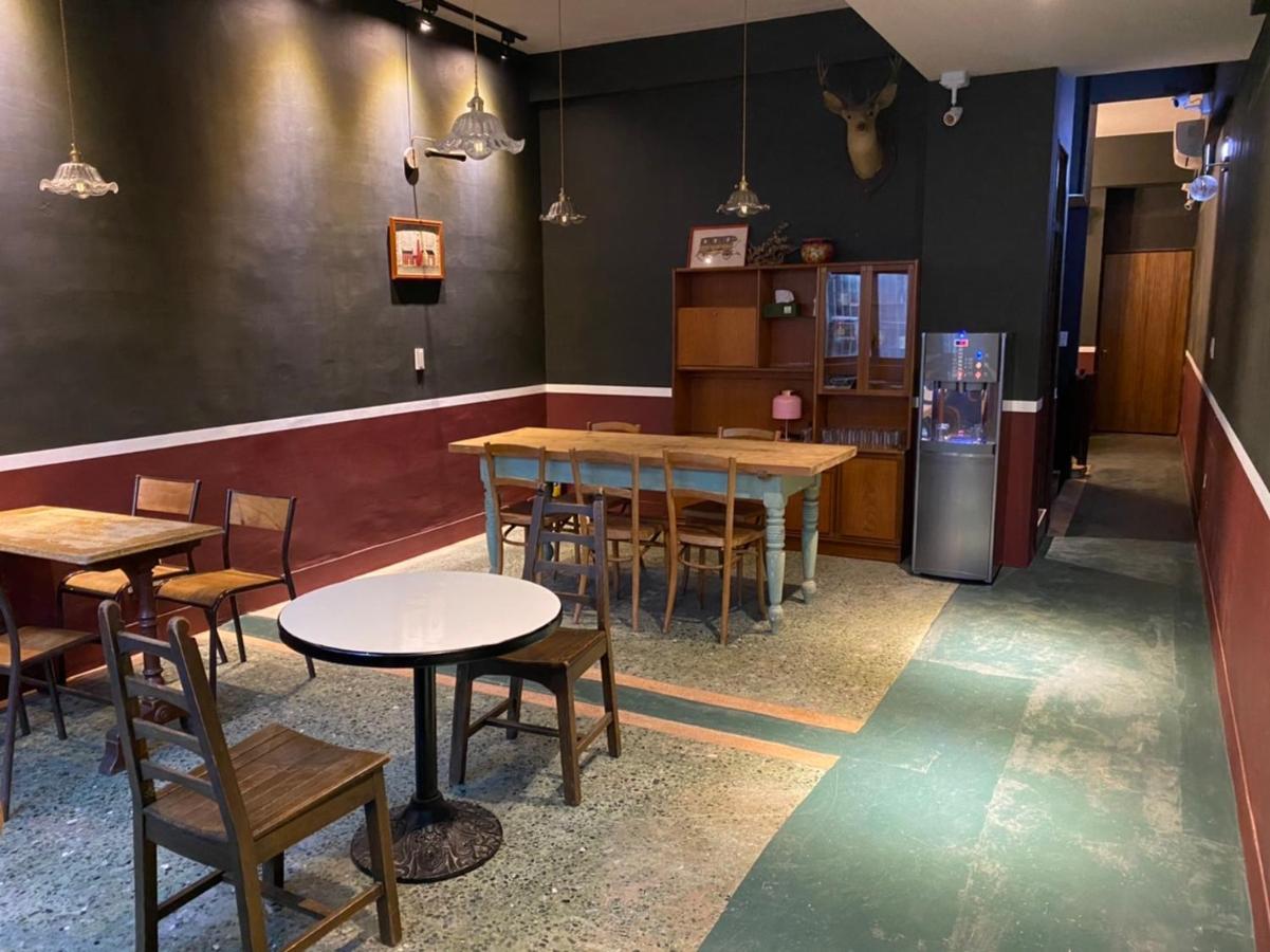 良文旅2館Ryou Hotel Vintage - II Tainan Buitenkant foto