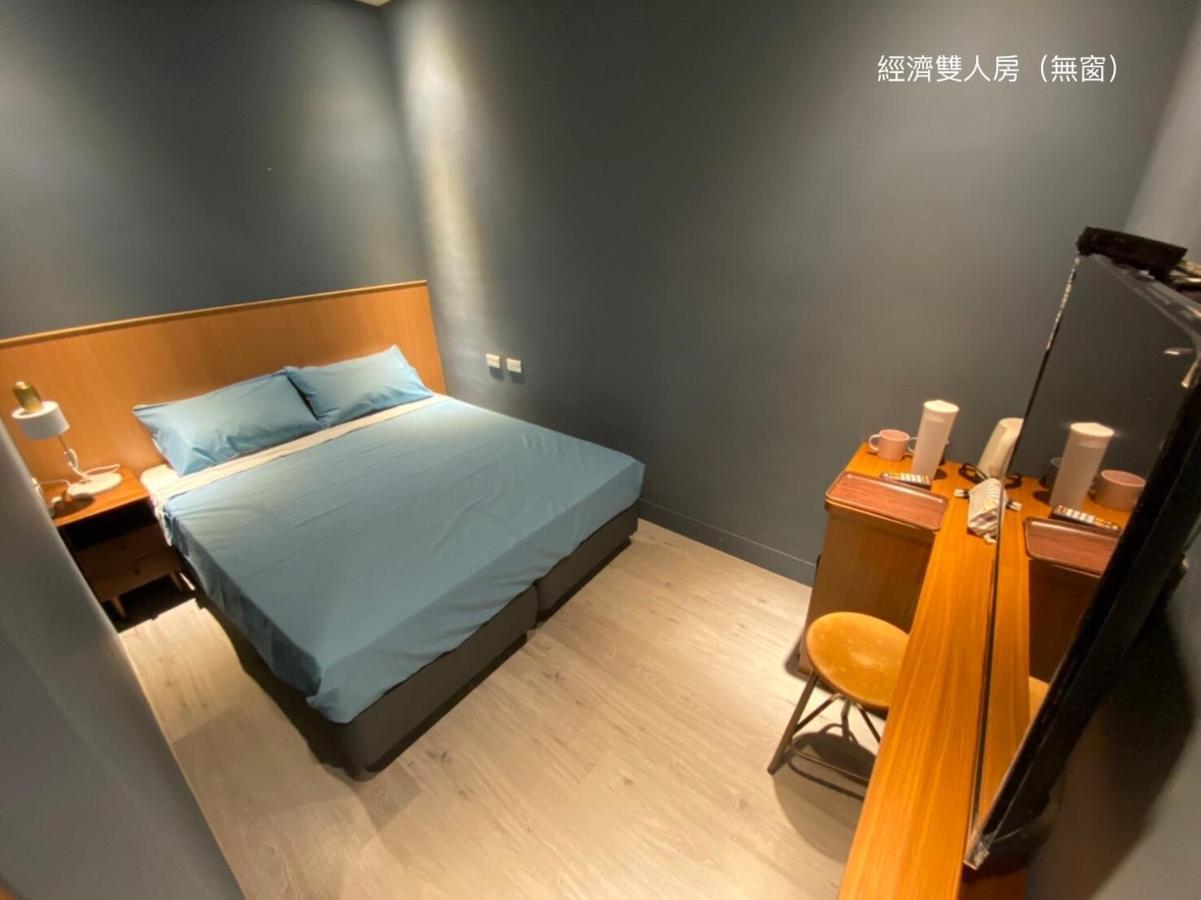 良文旅2館Ryou Hotel Vintage - II Tainan Buitenkant foto