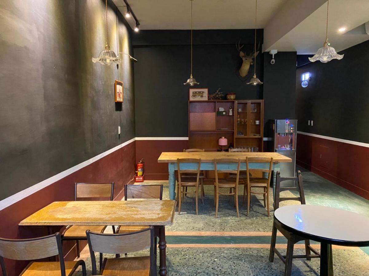 良文旅2館Ryou Hotel Vintage - II Tainan Buitenkant foto