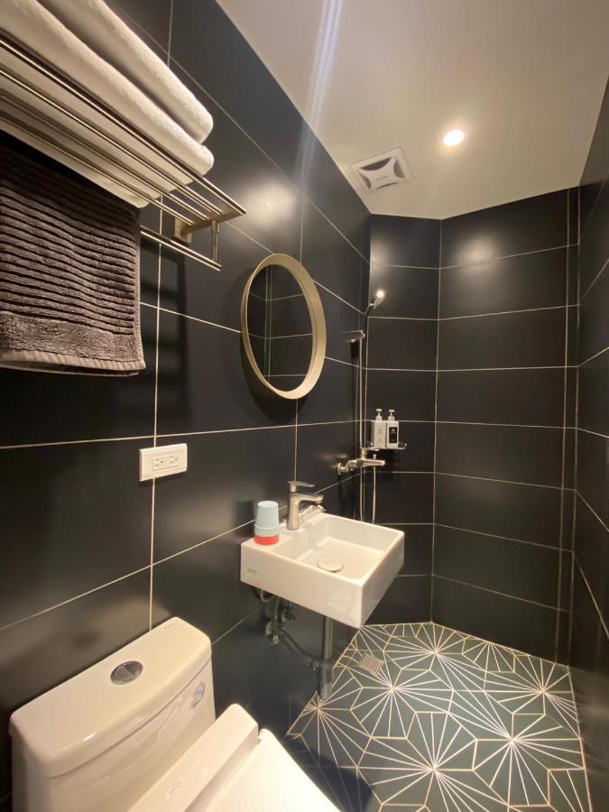 良文旅2館Ryou Hotel Vintage - II Tainan Buitenkant foto