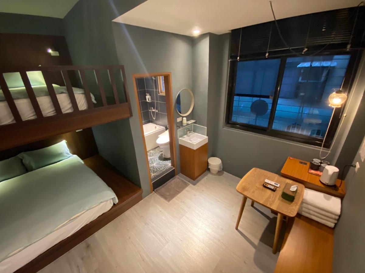 良文旅2館Ryou Hotel Vintage - II Tainan Buitenkant foto